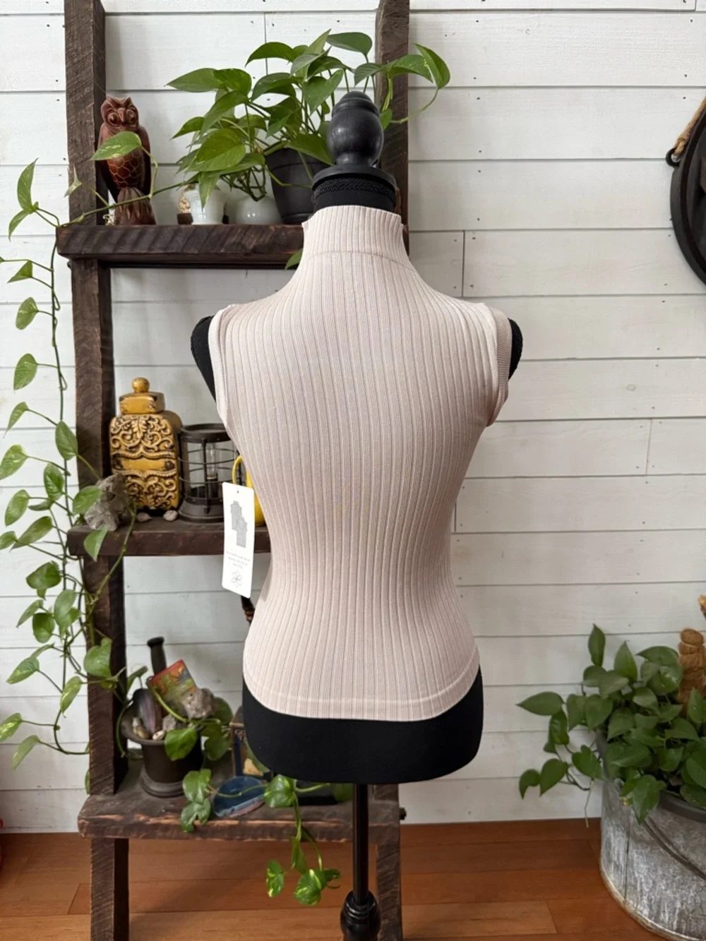 Aura Sleeveless Ribbed Turtleneck Top - Blush Pink - Picture 4 of 17